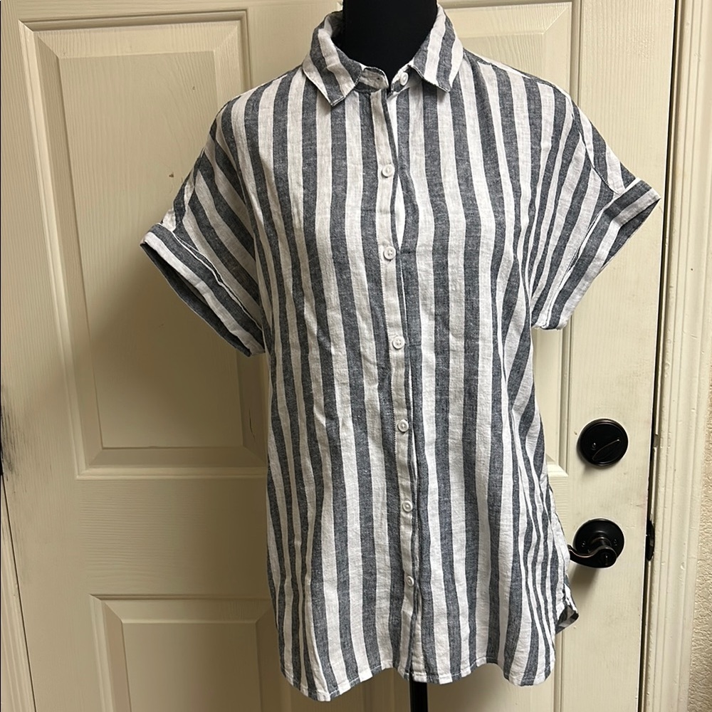 BeachLunchLounge women's Blue white stripe linen blend button top, Small…